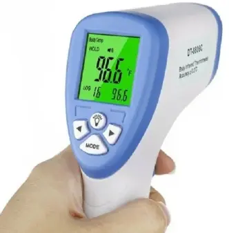 Termómetro infrarrojo digital mostrando una lectura de temperatura en farenheit